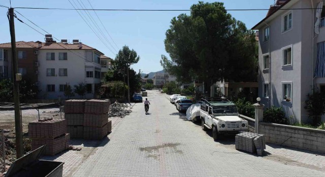 Ortacada yollara kilitli parke döşeniyor