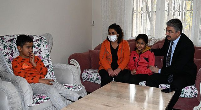 Osmaniye Valisi Erdinç Yılmaz ev ziyaretlerini sürdürüyor