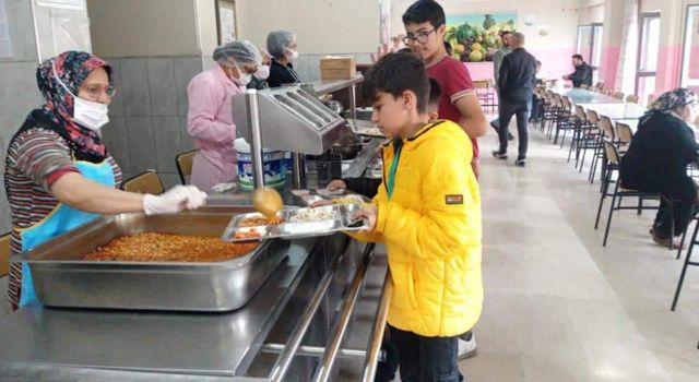 Osmaniye'de 15 Bin 550 öğrenciye ücretsiz yemek veriliyor