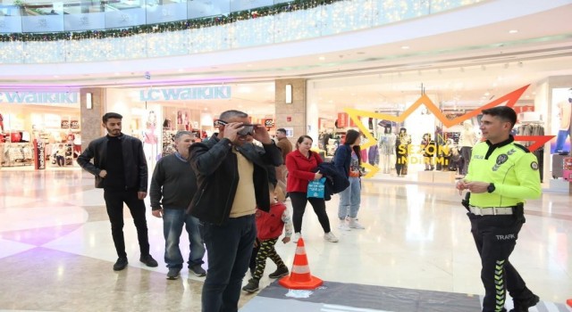 Osmaniyede alkol gözlüğü takıp penaltı atarak trafik eğitimi aldılar