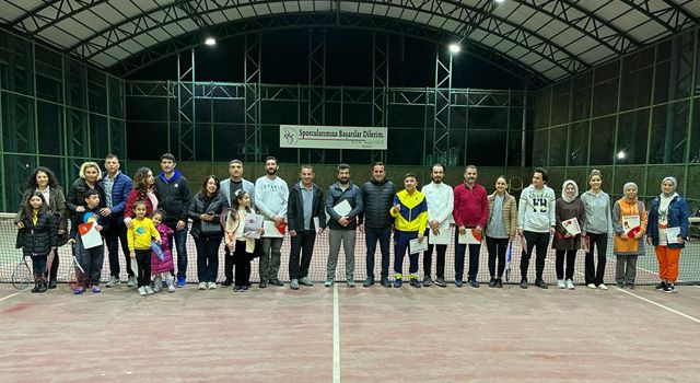 Osmaniye'de Tenis kursunu tamamlayanlar belgelerini aldı