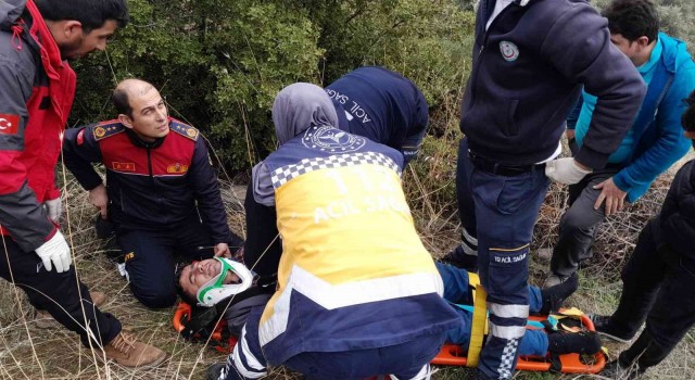 Otomobil 30 metrelik uçurumdan yuvarlandı, mahalleli bariyer istedi