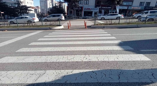 Otomobilin çarptığı kişi metrelerce savrularak hayatını kaybetti