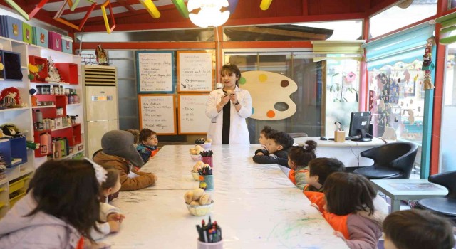 Oyuncak müzesinde bu yıl yaklaşık 10 bin çocuk topaçla tanıştı