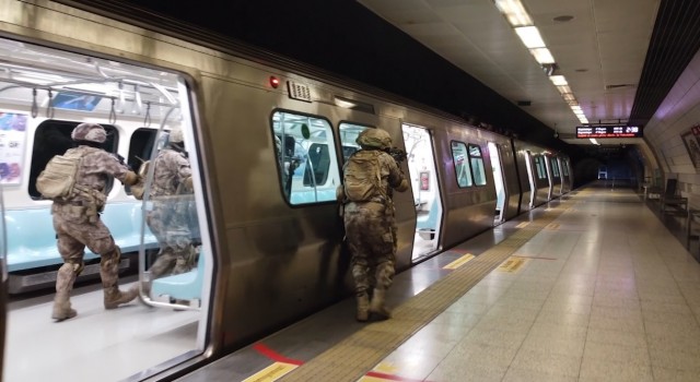 Özel Harekat polislerinden uçak, gemi ve metroda nefes kesen tatbikat