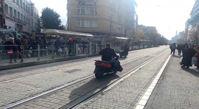 (ÖZEL) İki Eylül Caddesinde yasağı umursayan yok