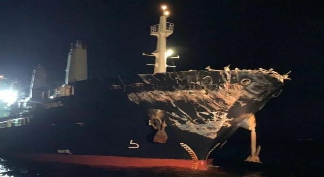 (ÖZEL) İstanbul Boğazında iki geminin çarpıştığı kaza anbean cep telefonu kamerasında