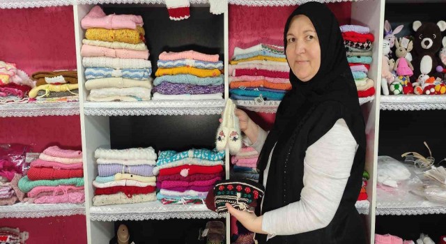 (Özel) Kadınlar evde yaptıkları ürünleri bu dükkana bırakıp gidiyor