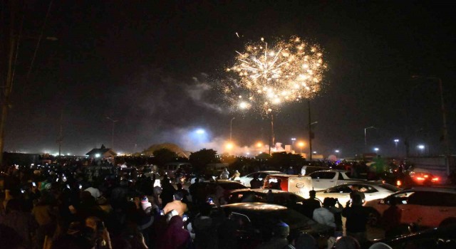 Pakistan 2023e havai fişeklerle merhaba dedi