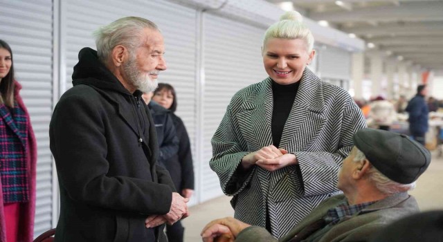 Pazar esnafı ve vatandaşları ziyaret etti