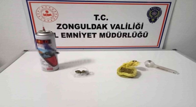 Polisin aradığı şüphelinin üzerinden uyuşturucu çıktı