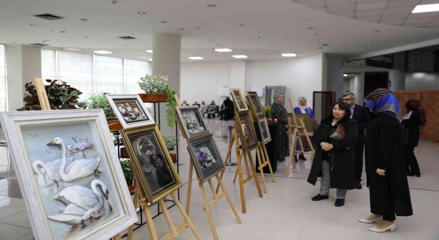 Pursaklarda el emeği göz nuru ürünler görücüye çıktı