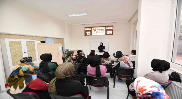 Pursaklarda kursiyerlere eğitim semineri