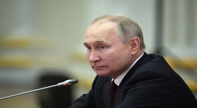 Rusya Devlet Başkanı Vladimir, tavan fiyat uygulayan ülkelere petrol satışını yasakladı