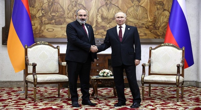 Putin ve Paşinyan, Kırgızistanda görüştü