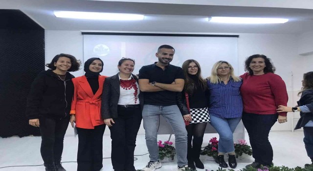 Radyo sunucusu Özadlı, öğrencilerle Buluştu