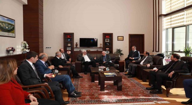 Rektör Çomaklıdan mevkidaşı Çakmaka hayırlı olsun ziyareti