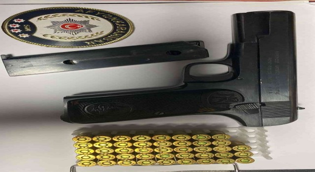 Ruhsatsız tabanca ve 43 adet mermiyle yakalandı