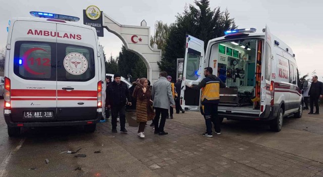 Sakaryada üç aracın karıştığı trafik kazasında 7 kişi yaralandı
