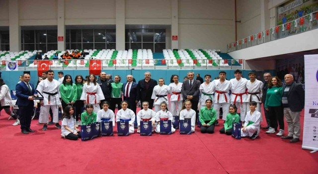 Salihlide sporun yıldızları ödüllendirildi