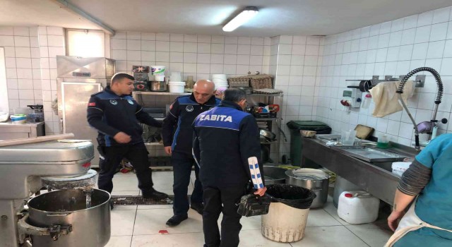 Salihlide zabıta pastane ve tatlı imalathanelerini denetledi