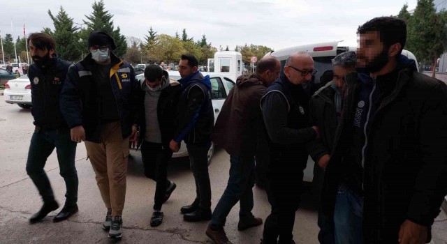 Samsunda DEAŞ operasyonunda gözaltına alınan 4 yabancı uyruklu şahıs adliyeye sevk edildi