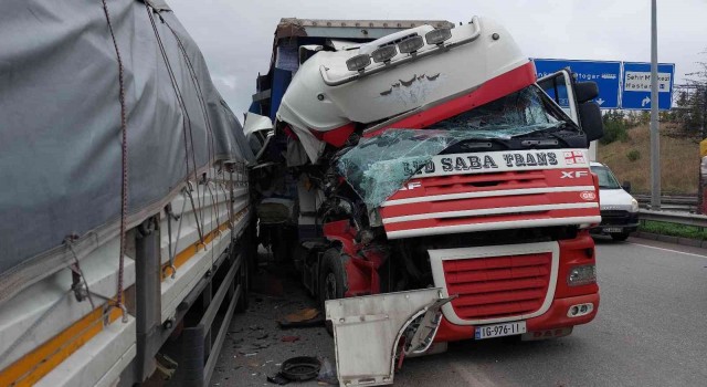 Samsunda tırlar birbirine girdi: 1 yaralı