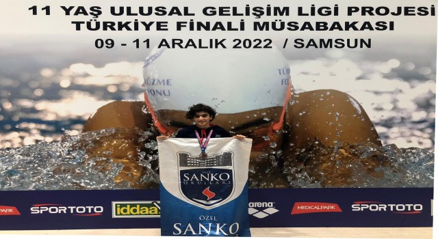 SANKO okulları öğrencisi yüzmede bronz madalya kazandı