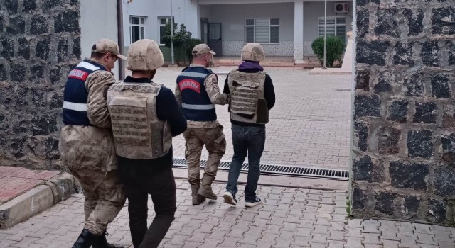 Şanlıurfada aranan cinayet şüphelileri çok sayıda silah ile yakalandı
