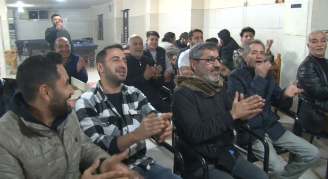 Şanlıurfalılar takımlarına türkülerle destek oldu