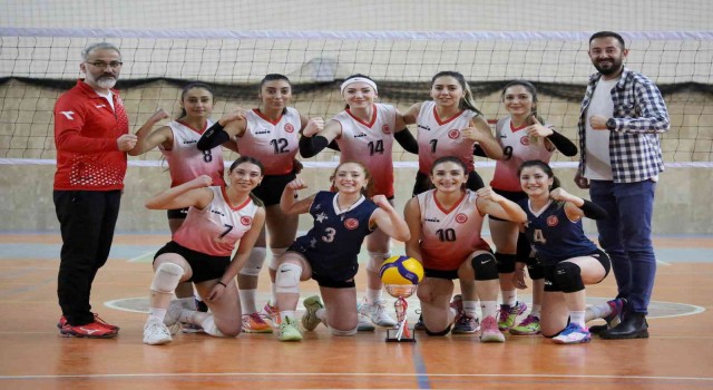 SCÜ voleybol takımı adım adım Süper Lige yürüyor