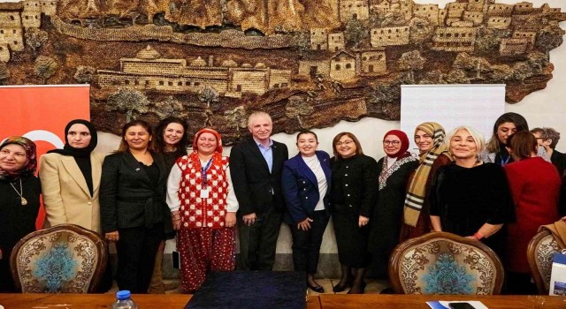 Seçilmiş kadınlar ilklerin kadını Fatma Şahin ile buluştu