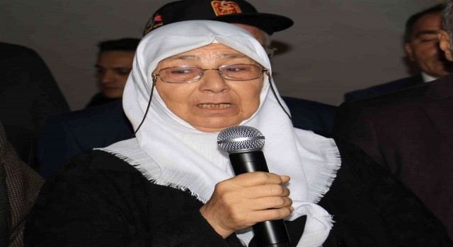 Şehit annesi eline mikrofonu aldı: Yerine evladını koydu, intikamını doya doya alacak