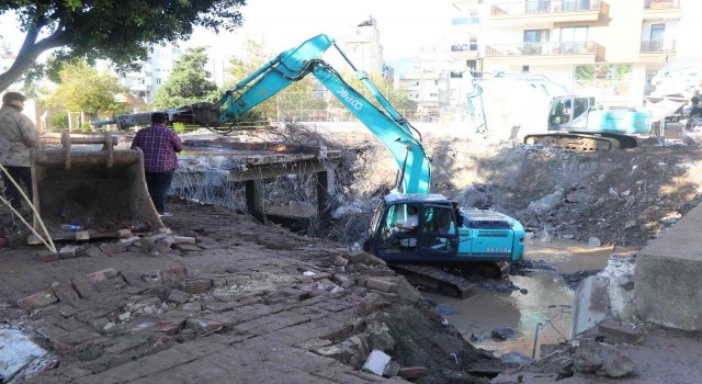 Sele sebep olarak gösterilen Gavur Deresindeki köprüye yıkım kararı