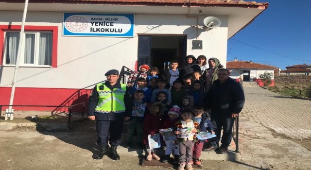 Selendide jandarmadan öğrencilere trafik eğitimi