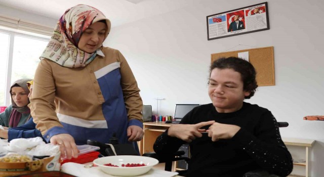 Sereblal palsi hastası genç kızın azmi