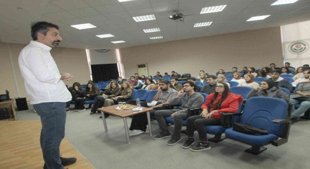 Seslendirme Sanatçısı Şelli: Vurgu ve tonlama, etkili iletişimde önemli faktördür