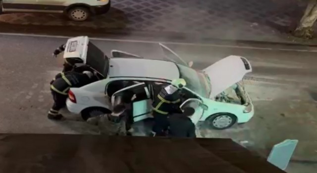 Seyir halindeki otomobilde yangın çıktı
