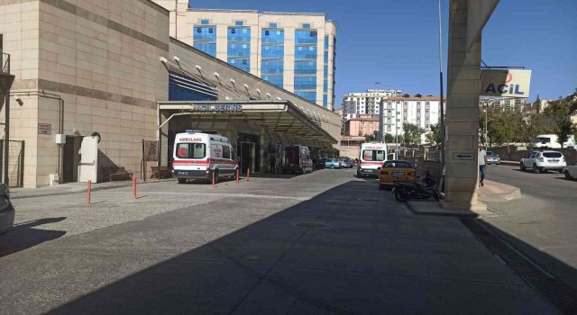 Siirtte 7nci kattan düşen genç kadın ağır yaralandı