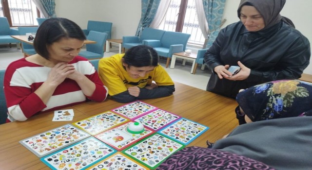 Sincanlı hanımlar “Bil Bakalım” oyunu ile eğlendi