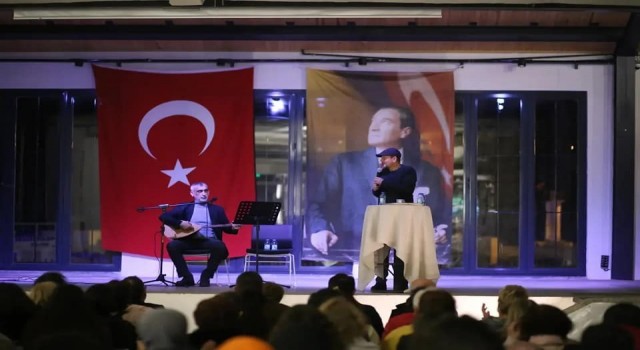 Sinoplulara unutulmaz şiir ve müzik dinletisi