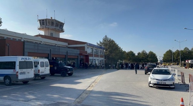 Sis yüzünden yolcu uçağı Eskişehire inemedi
