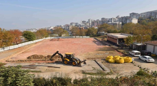 Sitelere yeni halı saha