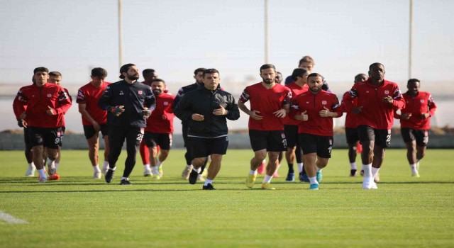 Sivasspor hazırlıklarını Antalyada sürdürüyor