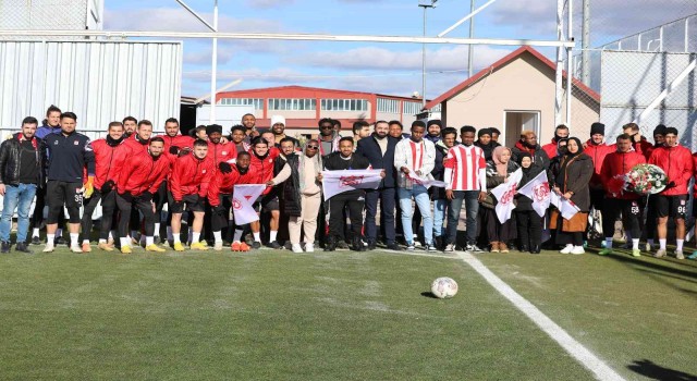 Sivasspora Galatasaray maçı öncesi yabancı öğrencilerden destek