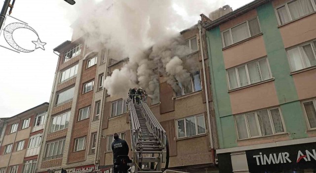 Sivasta korkutan yangın: Yanmaktan son anda kurtarıldı