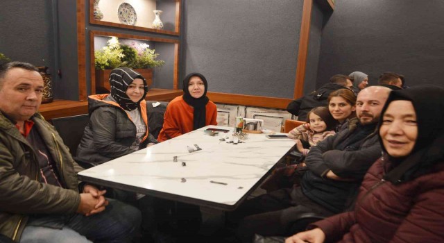 Sokak hayvanları için bir araya geldiler