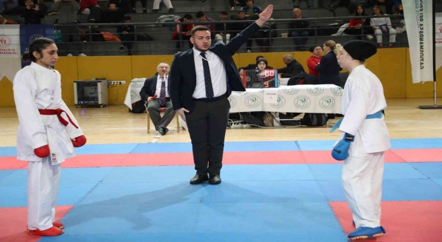 Spor kenti Gaziosmanpaşada, bu kez karate rüzgarı esti