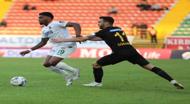 Spor Toto Süper Lig: Alanyaspor: 2 - Kayserispor: 0 (İlk yarı)
