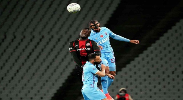 Spor Toto Süper Lig: Fatih Karagümrük: 2 - Trabzonspor: 1 (İlk yarı)
